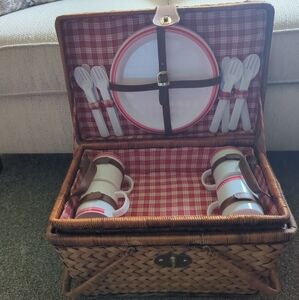 Picnic Basket NEW